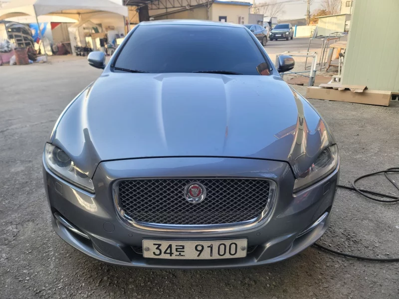 Jaguar XJ
