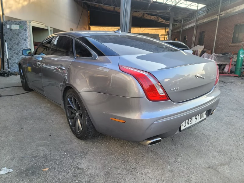 Jaguar XJ