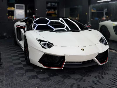 Lamborghini AVENTADOR