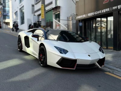 Lamborghini AVENTADOR