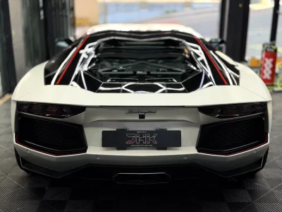 Lamborghini AVENTADOR