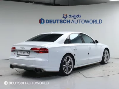 Audi S8
