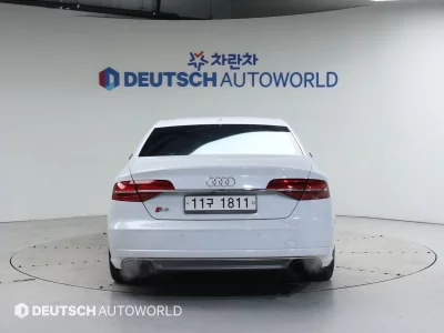 Audi S8