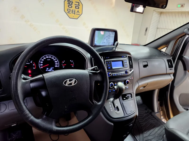 Hyundai Starex