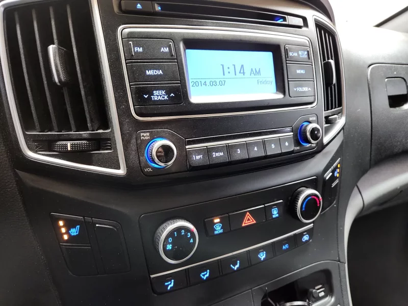 Hyundai Starex
