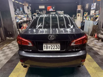 Lexus IS