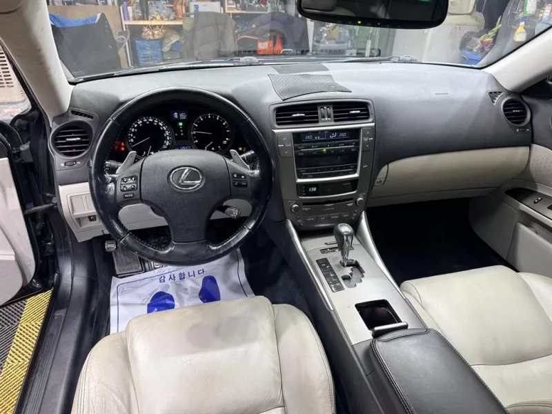 Lexus IS