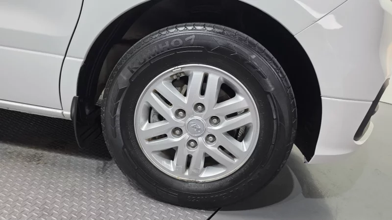 Hyundai Starex