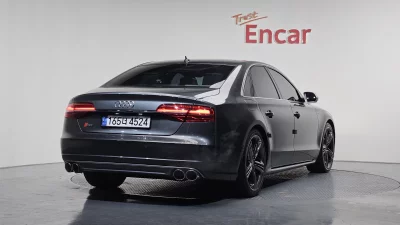 Audi S8