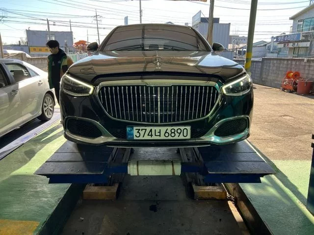 Mercedes-Benz S-Class
