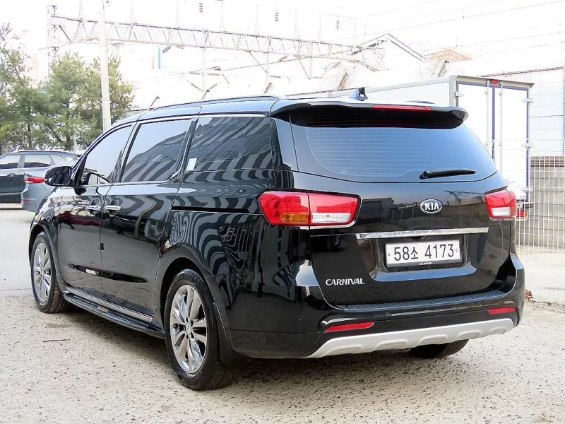 Kia Carnival