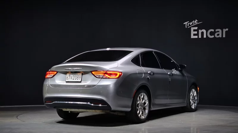 Chrysler 200
