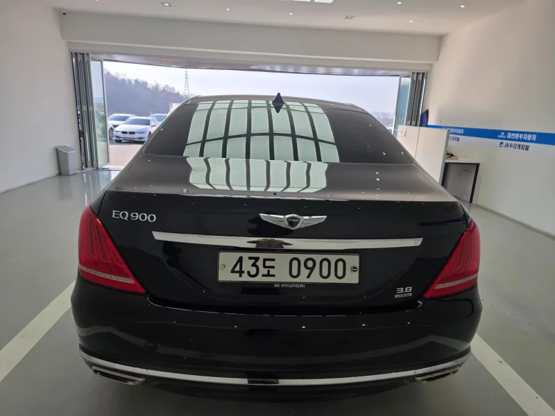Genesis EQ900