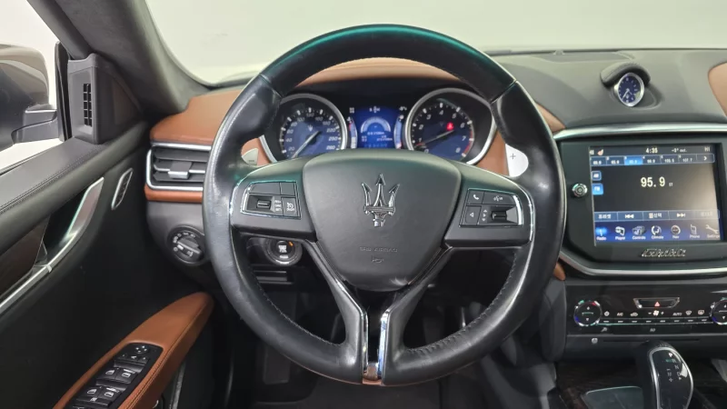 Maserati GHIBLI