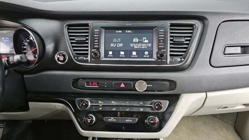 Kia Carnival