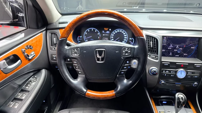 Hyundai Equus