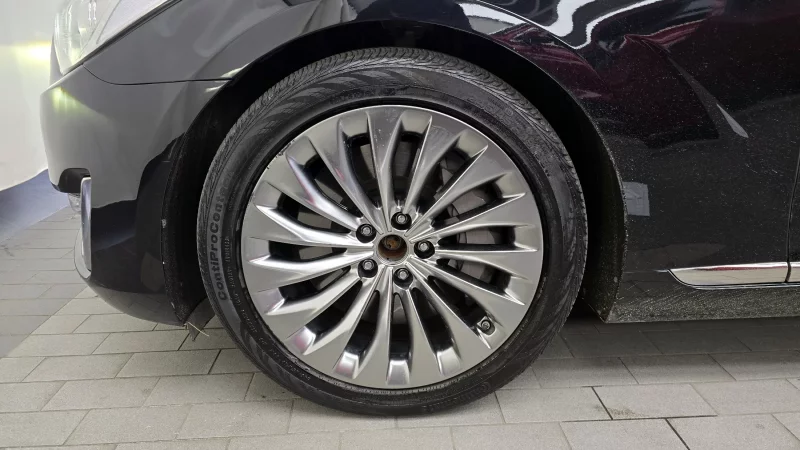 Genesis EQ900