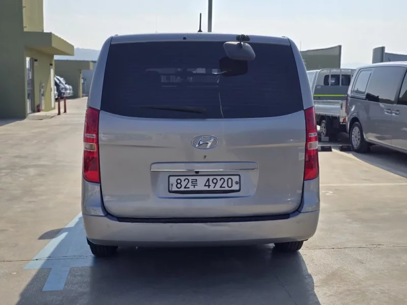 Hyundai Starex