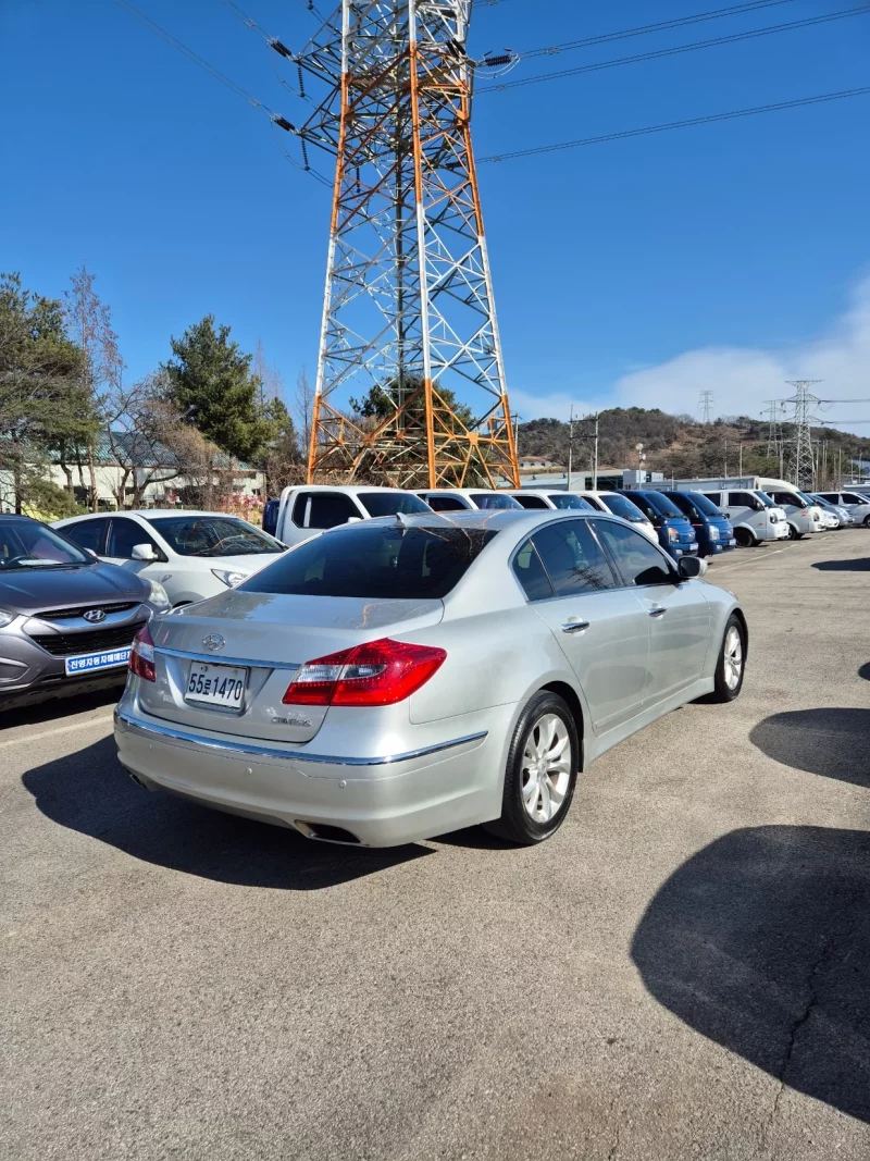Hyundai Genesis