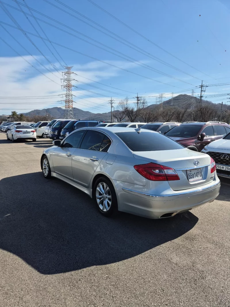Hyundai Genesis
