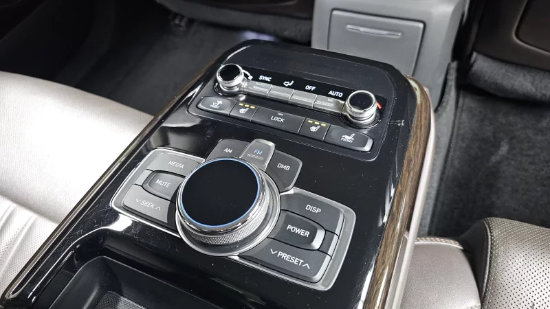 Genesis EQ900