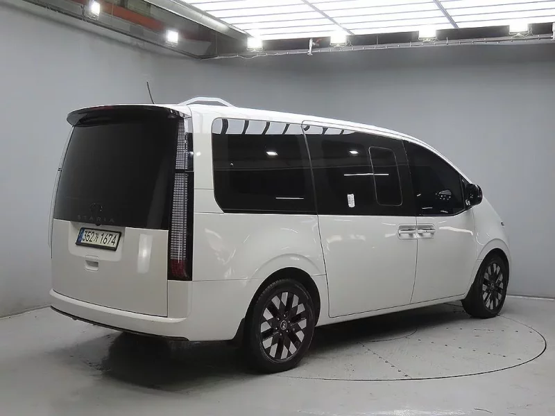 Hyundai Staria