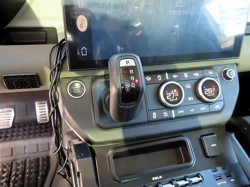 Land Rover DEFENDER