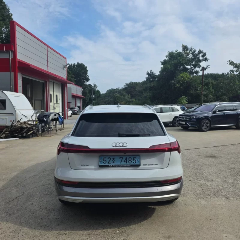 Audi e-tron