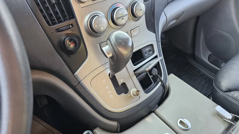 Hyundai Starex