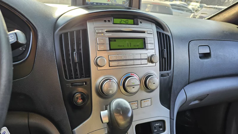 Hyundai Starex