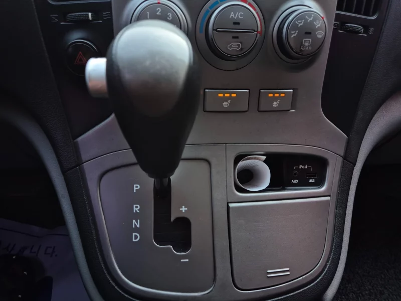 Hyundai Starex