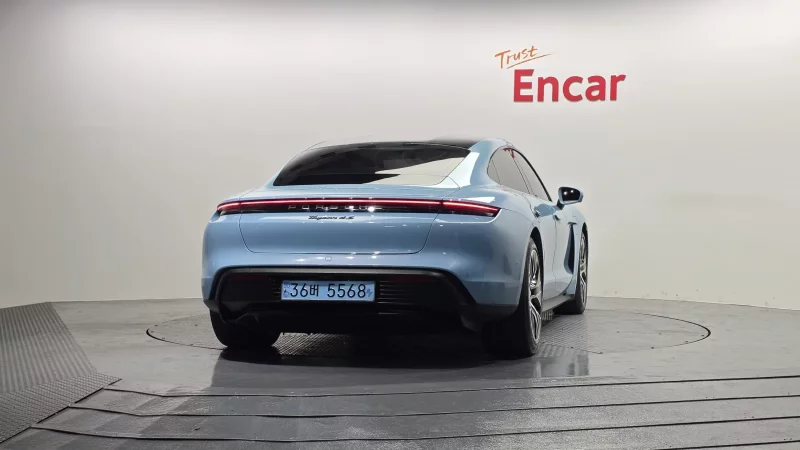 Porsche TAYCAN