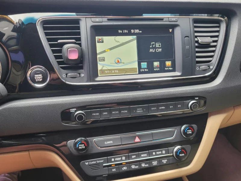 Kia Carnival