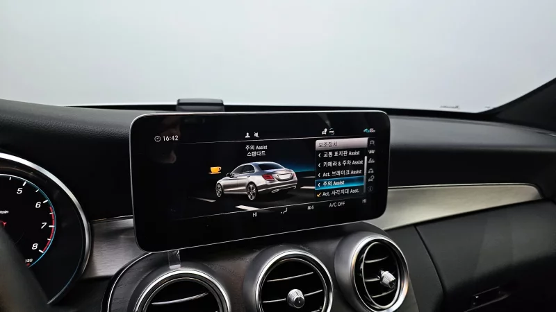 Mercedes-Benz C-Class