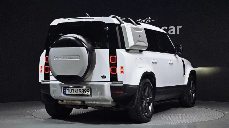 Land Rover DEFENDER
