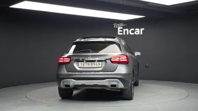 Mercedes-Benz GLA-Class
