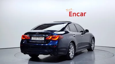 Infiniti Q70