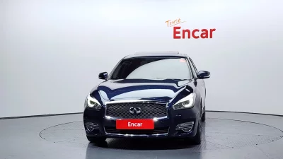 Infiniti Q70