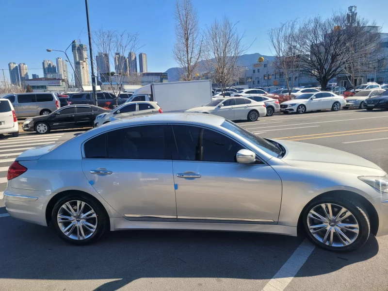 Hyundai Genesis