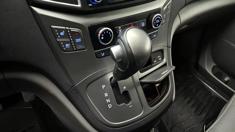 Hyundai Starex