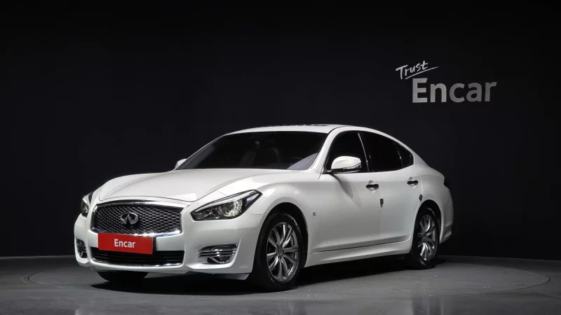 Infiniti Q70