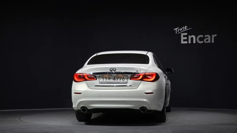 Infiniti Q70