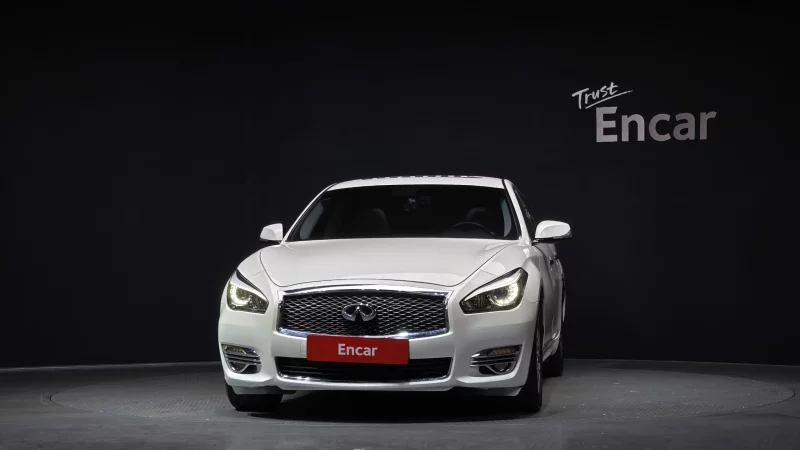 Infiniti Q70