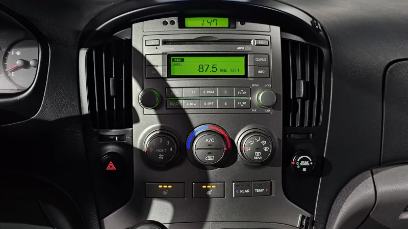 Hyundai Starex