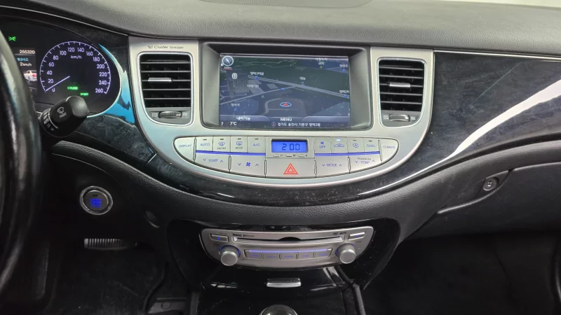 Hyundai Genesis