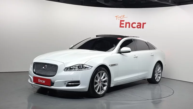 Jaguar XJ