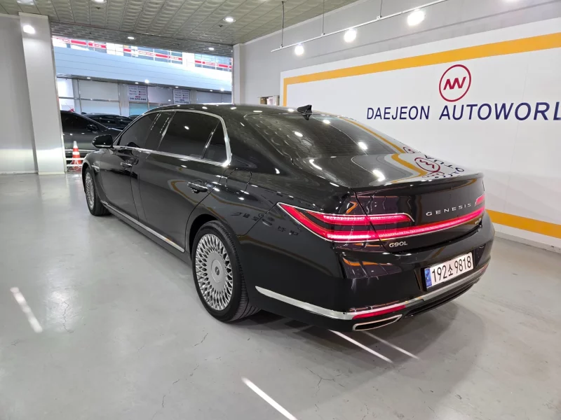 Genesis G90