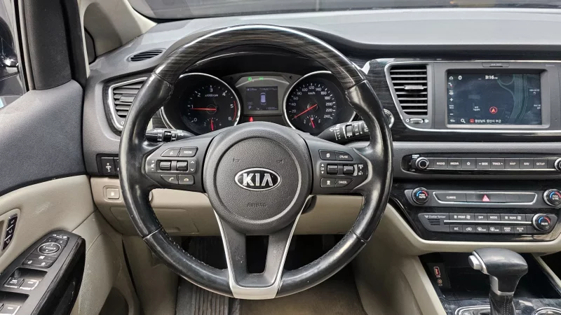 Kia Carnival