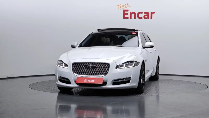 Jaguar XJ