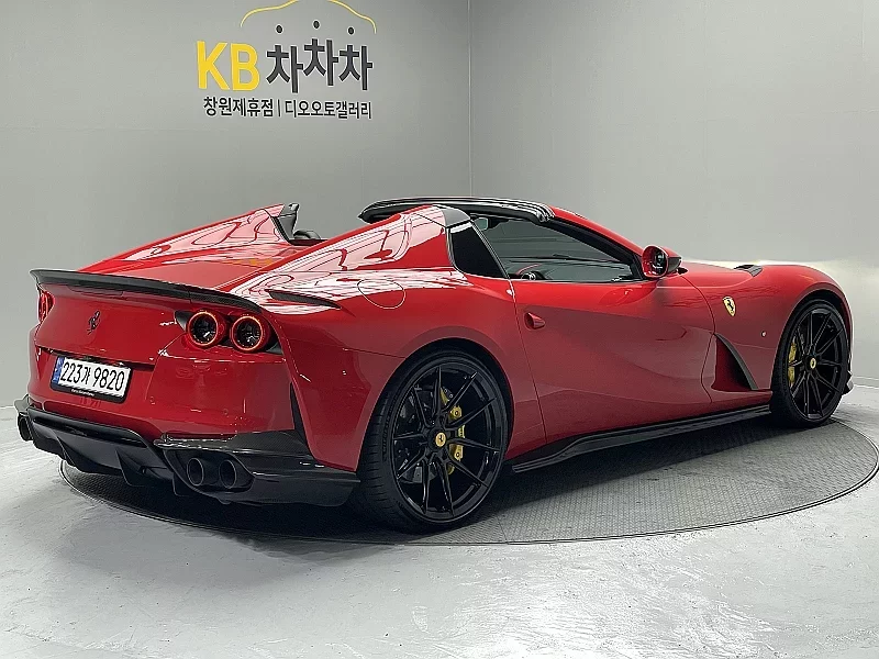 Ferrari 812